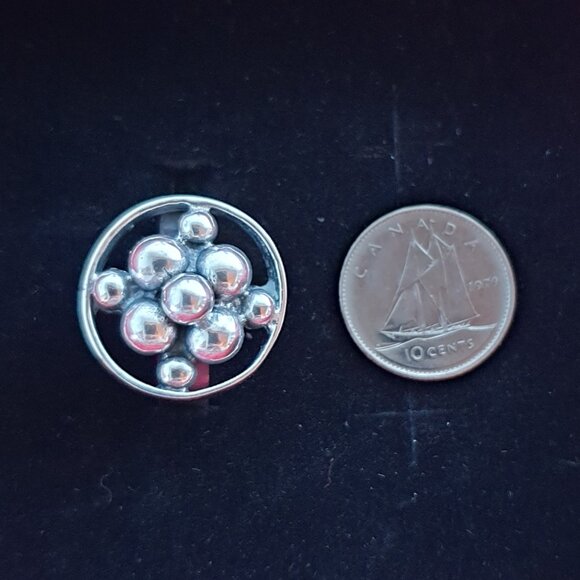 🍇 One-of-a-Kind Vintage Scandinavian Sterling Silver Grapes Ring - Picture 6 of 13